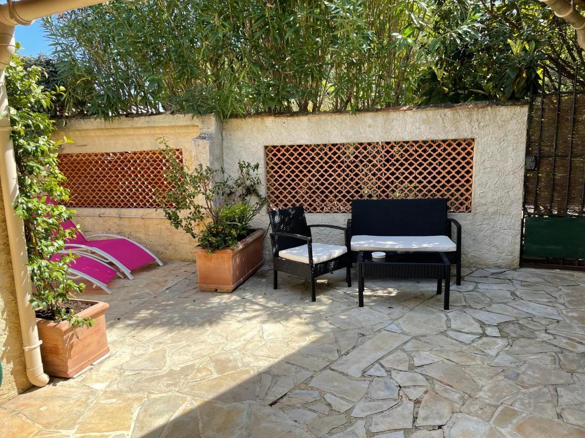 Maisonnette au calme et proche mer Mandelieu Extérieur photo